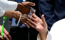 Tháng Mân Côi: Lần chuỗi cùng Mẹ Maria