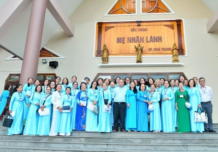 Hội Mân Côi Giáo Phận Nha Trang MỪNG LỄ BỔN MẠNG ĐỨC MẸ MÂN CÔI tại trung tâm Đức Mẹ Nhân Lành