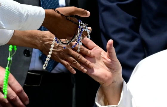 Tháng Mân Côi: Lần chuỗi cùng Mẹ Maria