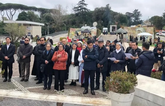 Liên tu sĩ Việt Nam tại Roma quy tụ tại bệnh viện Gemelli cầu nguyện cho Đức Thánh Cha