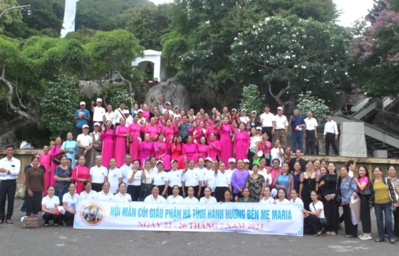 Hội Mân Côi Giáo Phận Hà Tĩnh Hành Hương