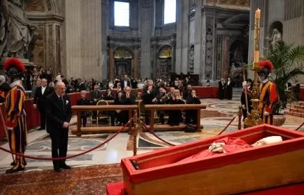 Trực tiếp tại Đền thờ & Quảng trường thánh Phêrô - viếng ĐTC