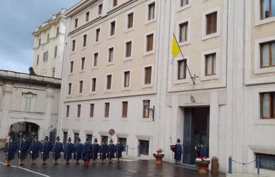 Tình trạng sức khỏe của Đức Thánh Cha ổn định; tiếng nói và khả năng di chuyển khá hơn