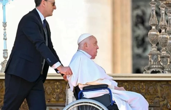 Đức Thánh Cha đang dưỡng bệnh và tình trạng sức khỏe của ngài tiếp tục khá hơn