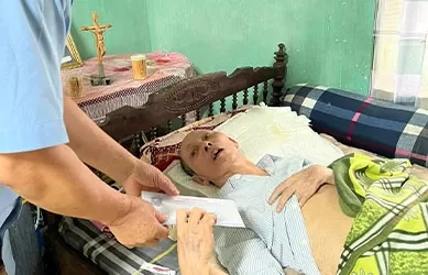 Hội Mân Côi giáo hạt Trung Nghĩa - Giáo phận Hà Tĩnh   Thực hiện việc tông đồ bác ái Tháng Năm _ Tháng Hoa dâng Mẹ