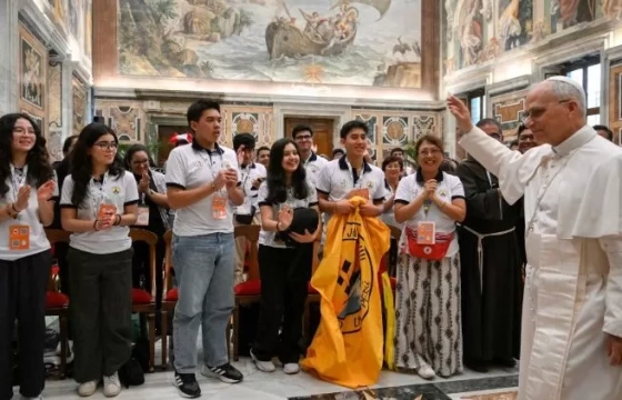 Đức Thánh Cha tiếp các bạn trẻ Peru đến Roma tham dự Năm Thánh Giới trẻ
