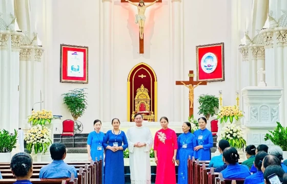 Hội Mân Côi Giáo Xứ Chánh - Tòa Giáo Phận Thanh Hóa hành hương và Mừng Lễ Đức Mẹ Mân Côi